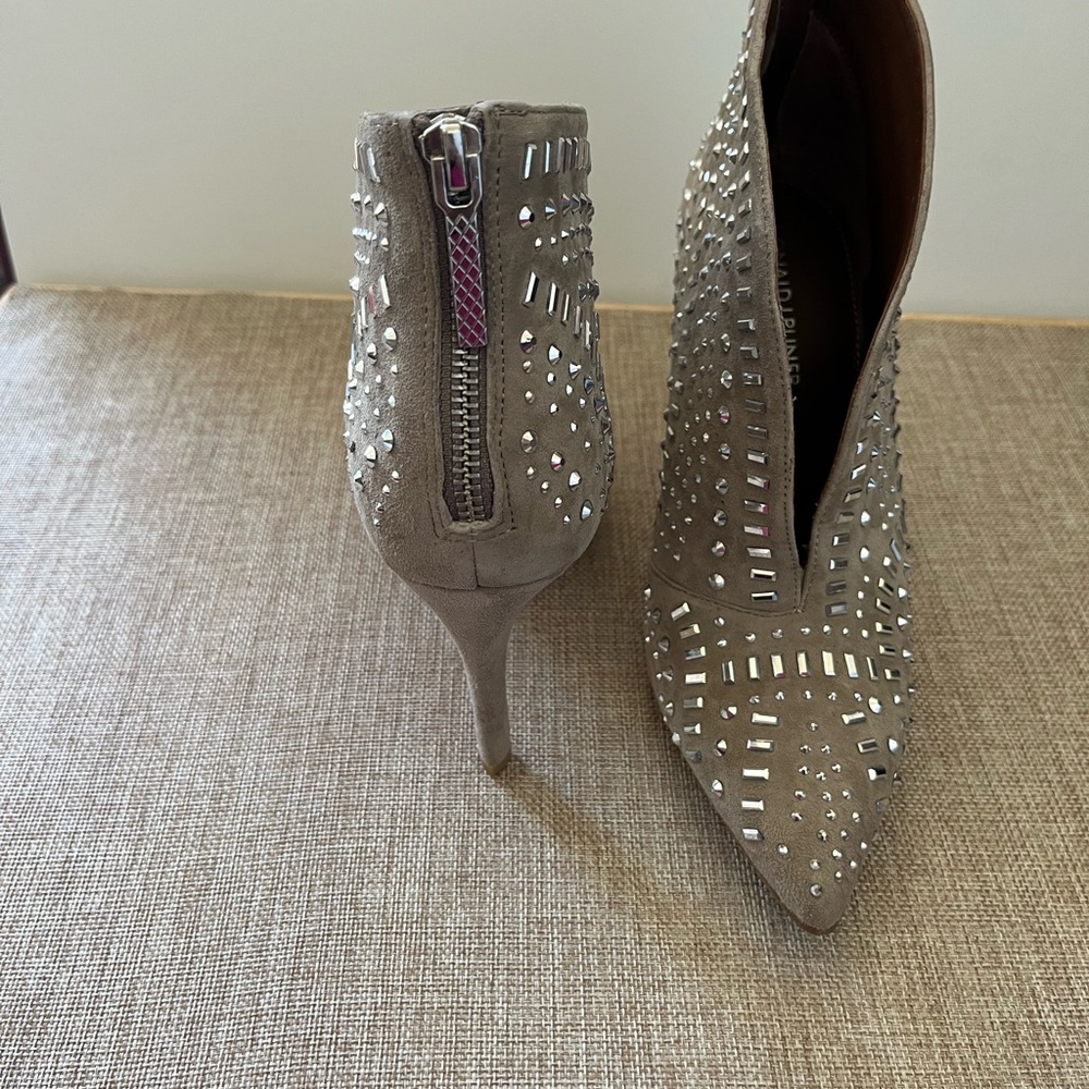 Donald J. Pliner Women's Studded Tan Heels - Picture 4 of 11
